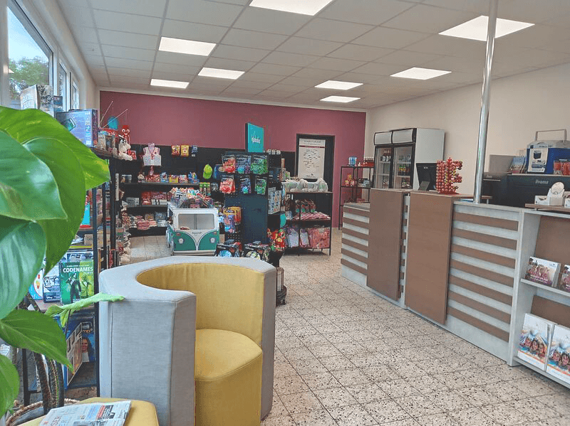 Rezeption mit Shop Galleriebild